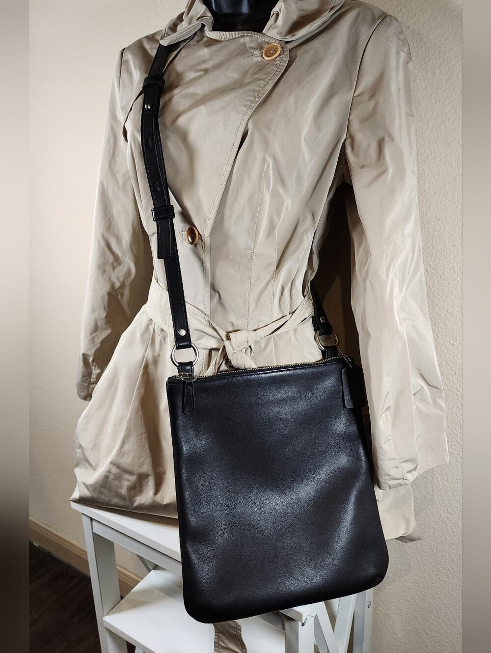 Vintage Coach Black Leather Chelsea Slim Crossbody #9457 - Picture 10 of 13